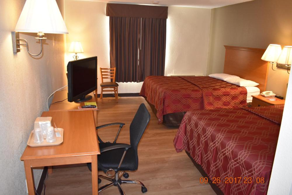 Queen Room - Disability Access interior